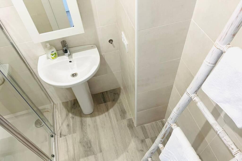 טריפה Precioso Apartamento Con Vistas Parciales, Garaje Y Piscina מראה חיצוני תמונה